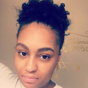 Meet your Posher, Lydia